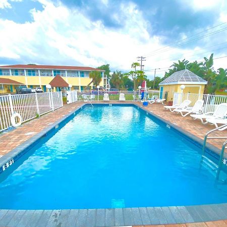 Economy Suites Cypress Gardens Buitenkant foto