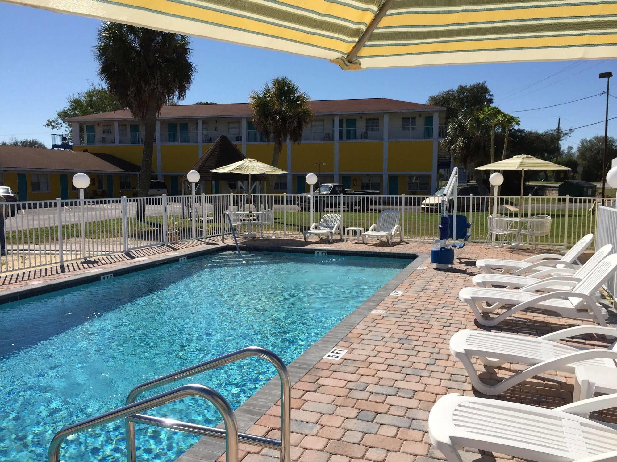 Economy Suites Cypress Gardens Buitenkant foto